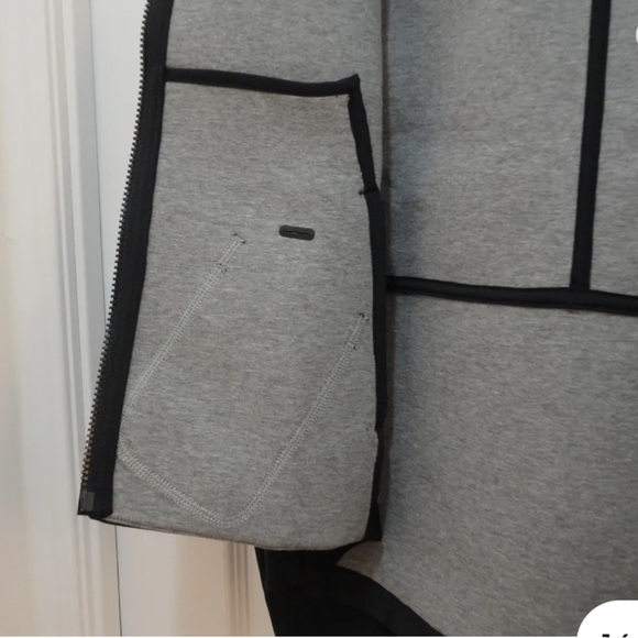 Lululemon City Bound Hoodie Black /
Heathered -Sz 4-oversized -EUC 🍂 - Picture 10 of 13